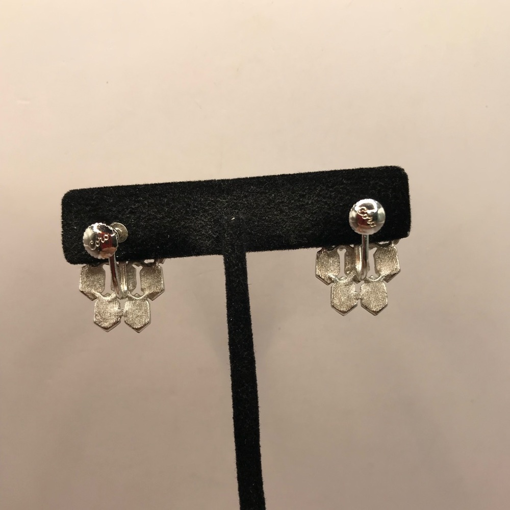 Vintage Coro Silver-Tone Textured Screw-back Earrings - Picture 3 of 9